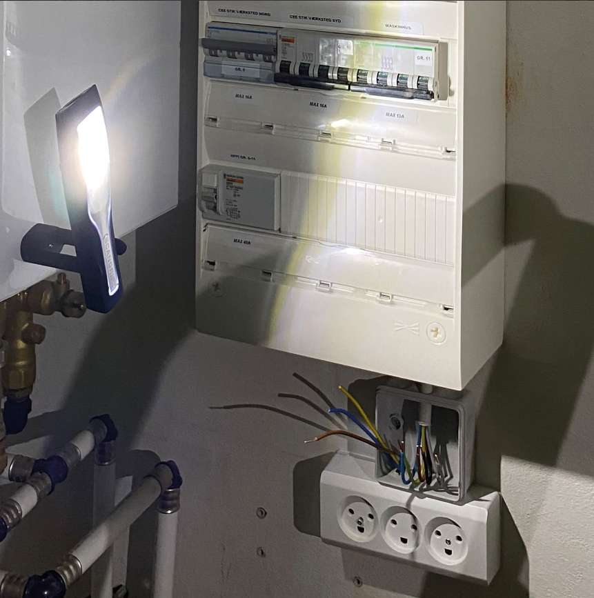 Ручной фонарь Scangrip Mini Mag Pro на аккумуляторе (Скангрип Мини Маг Про) Ручной фонарь Scangrip Mini Mag Pro на аккумуляторе (Скангрип Мини Маг Про)